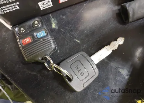 2010 Lincoln Town Car Executive L from USA, damaged, VIN 2LNBL8EV7AX610379